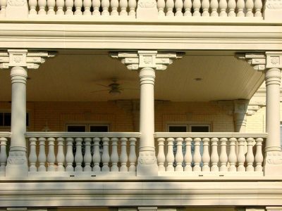 Discover the ultimate guide to balustrades, including materials, styles and expert tips to enhance staircases, balconies and outdoor spaces.