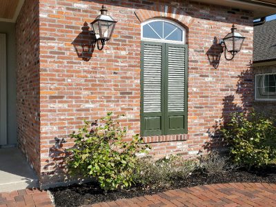 Clay brick vs. concrete brick comes down to composition, appearance, performance, and cost.
